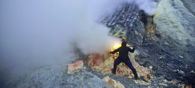 Illustration for article titled Inside the Toxic Sulfur Quarries That Keep Your Tires Rolling